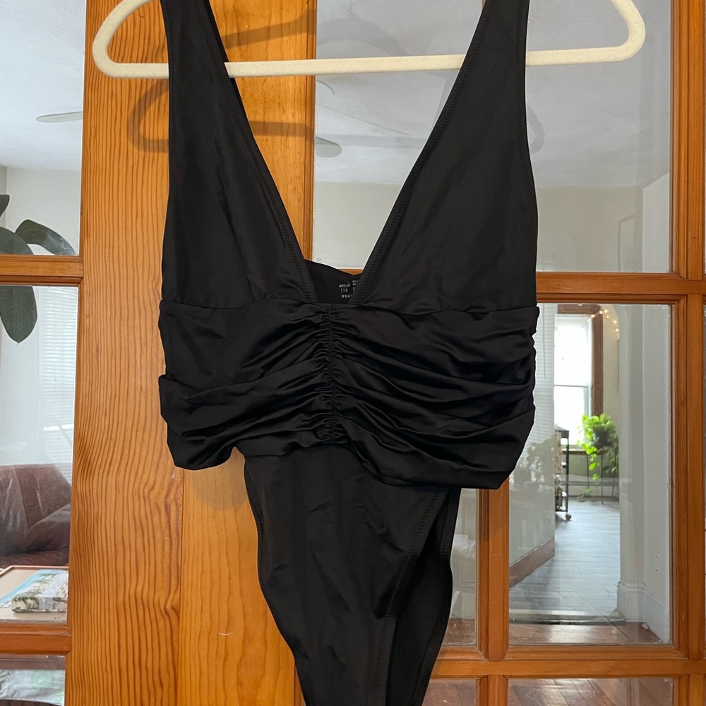 NWT Aerie Plunge Ruched Cheekiest One Piece
